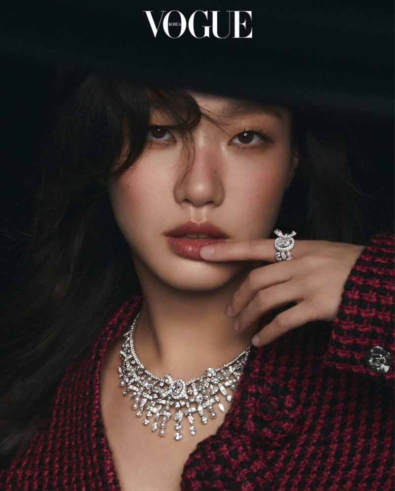 Common points between Kim Go-eun and Tweed De Chanel, September 2023