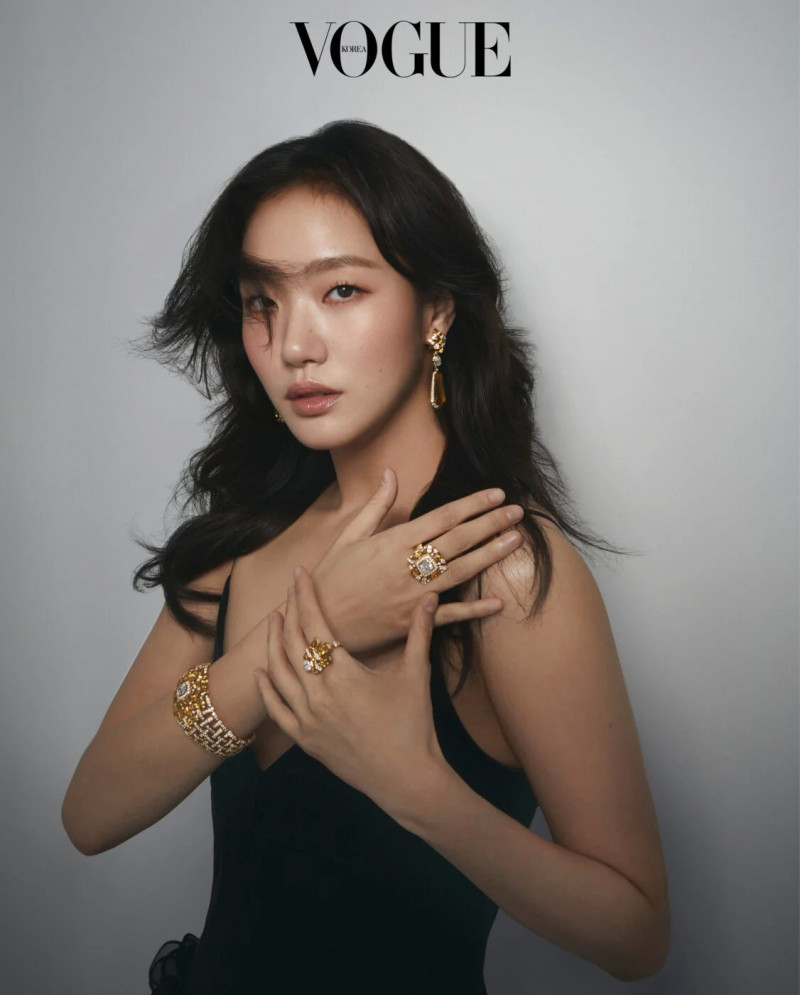 Common points between Kim Go-eun and Tweed De Chanel, September 2023