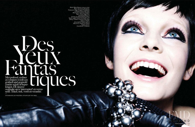 Nimuë Smit featured in Des Yeux Fantas Tiques, April 2013
