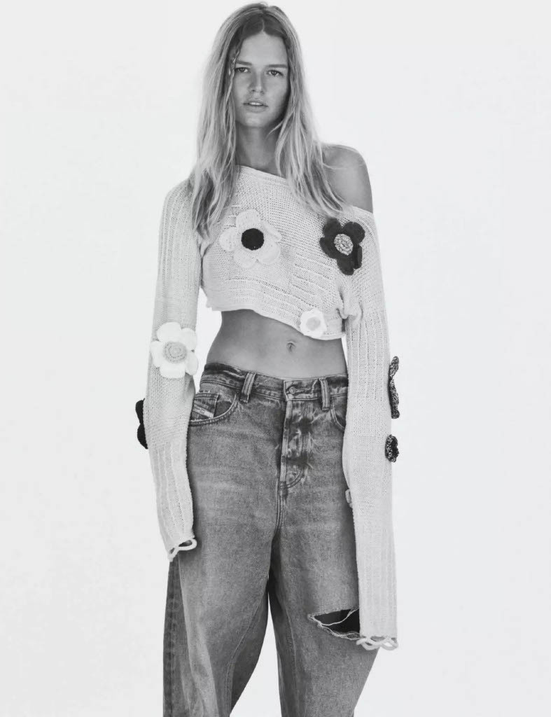 Anna Ewers featured in Spécial Mode, February 2023