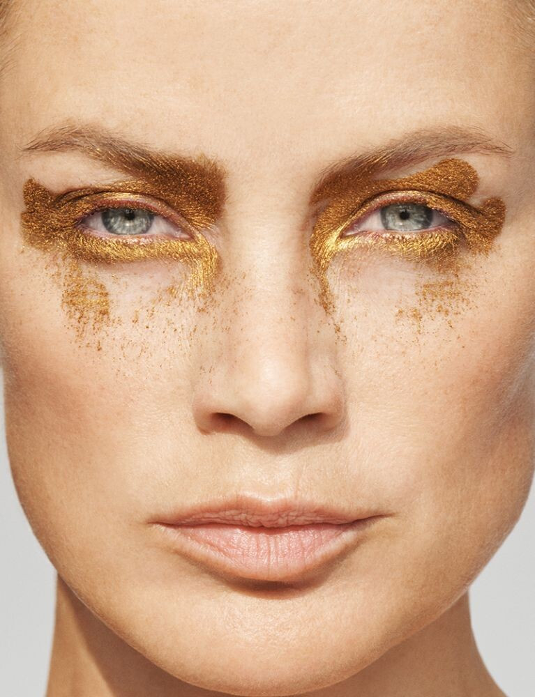 Carolyn Murphy featured in Belleza, October 2019