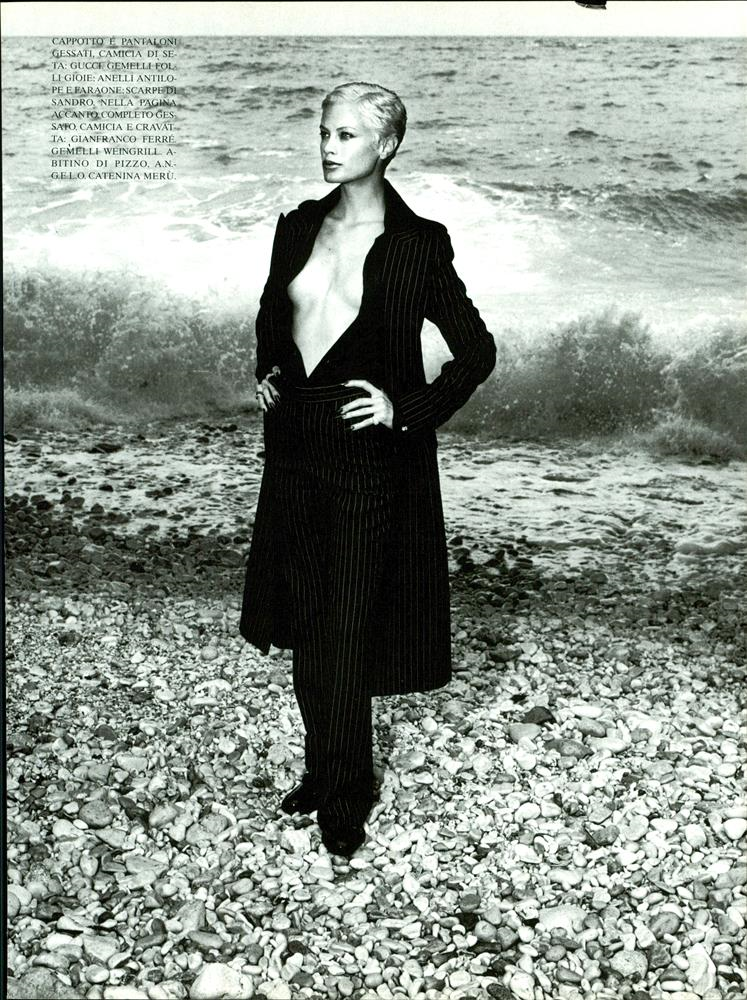 Carolyn Murphy featured in Tra Ingenuitá e Ambiguitá..., October 1996