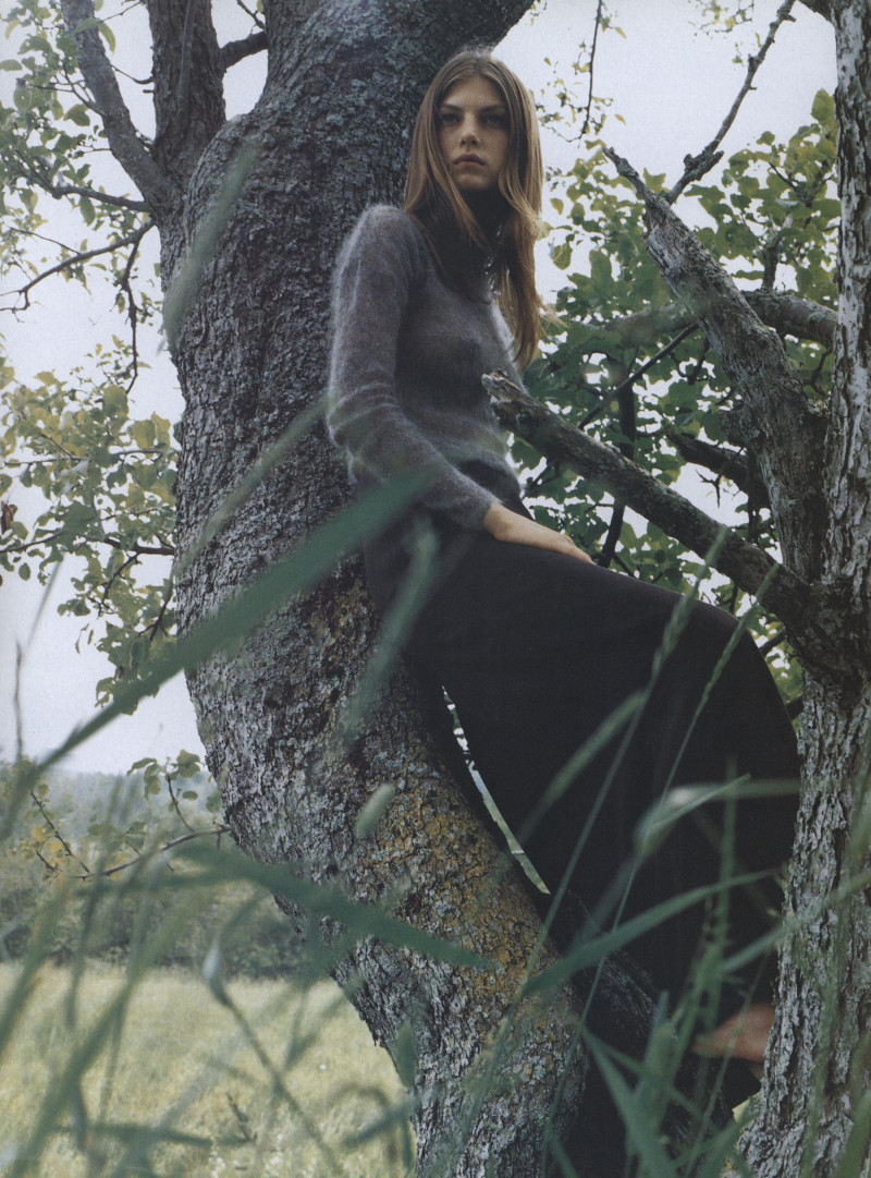 Angela Lindvall featured in Great Lengths, October 1998