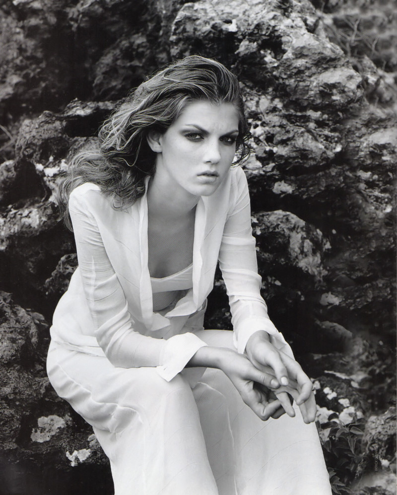 Angela Lindvall featured in i nuovi Romantici, April 1997