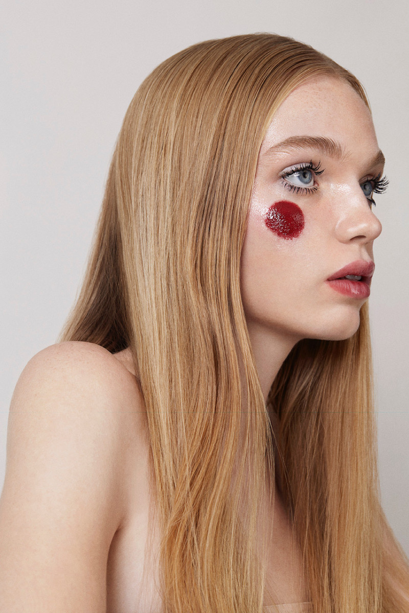 Molly Hamlyn featured in Gloss Beauty, November 2020