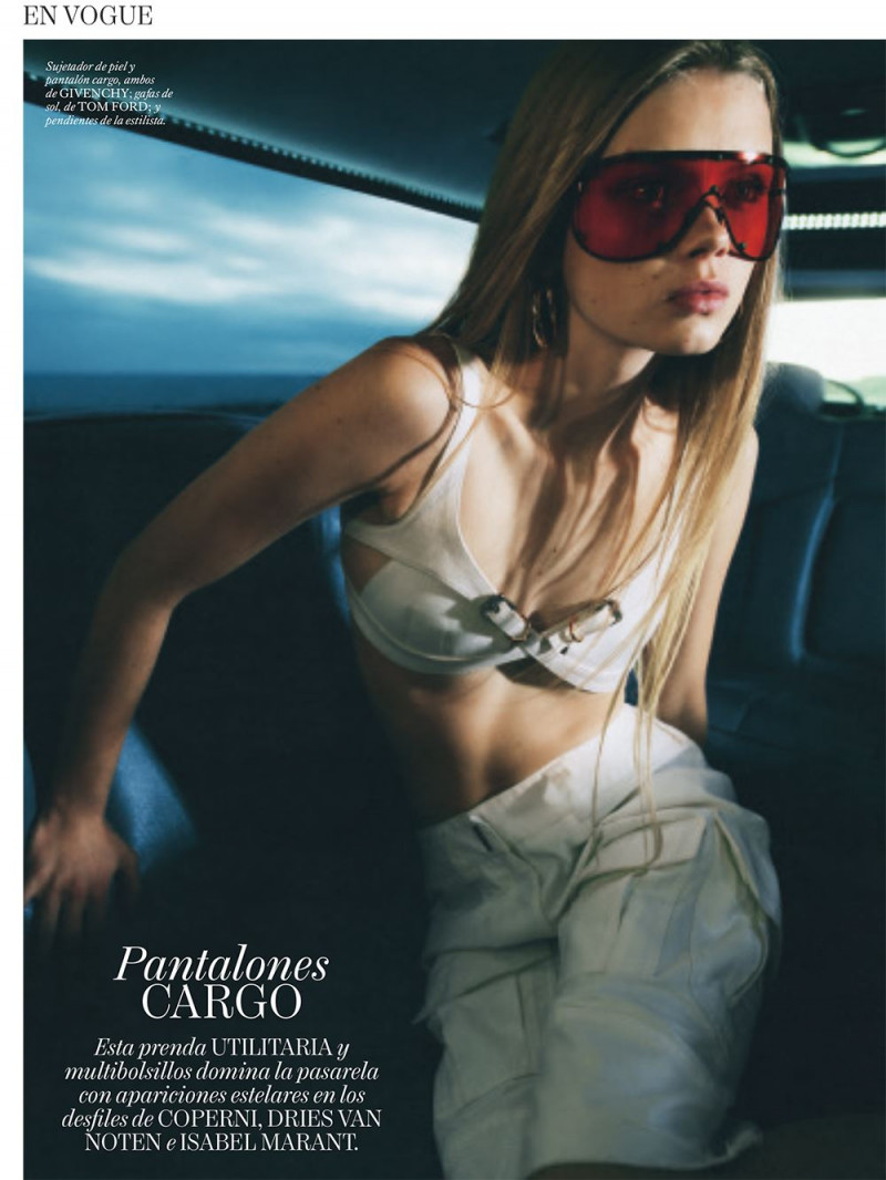 Evie Harris featured in Motomami de Lujo, March 2023