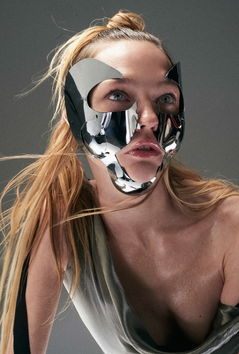 Sasha Pivovarova featured in Avantgarde, October 2021