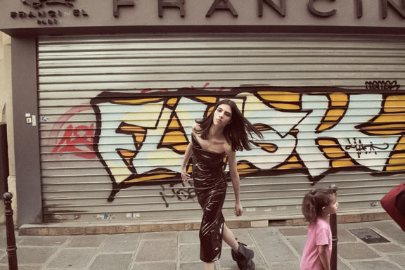 Sur Les Paves, la Mode, September 2022