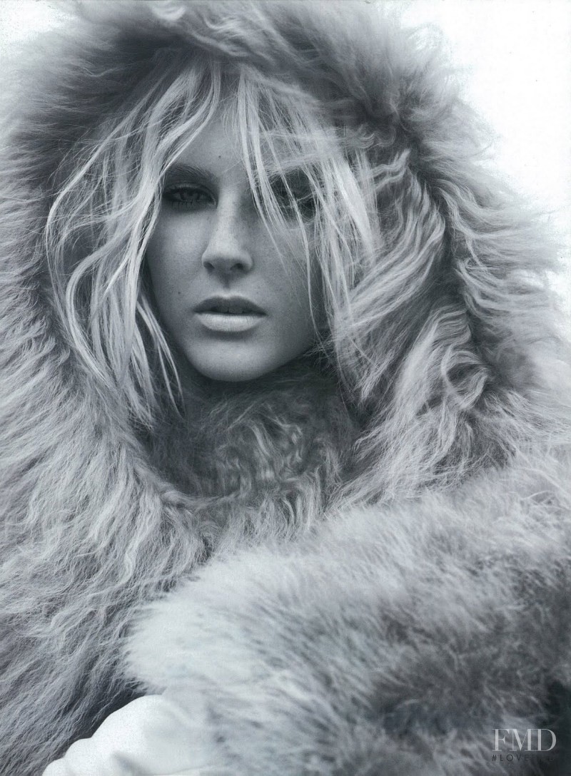 Lisanne de Jong featured in Love Me Tender, November 2011