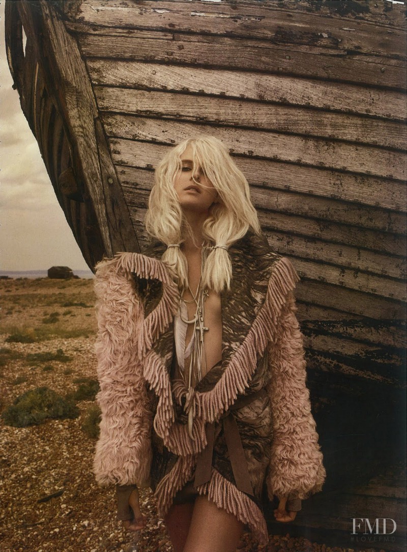 Lisanne de Jong featured in Love Me Tender, November 2011