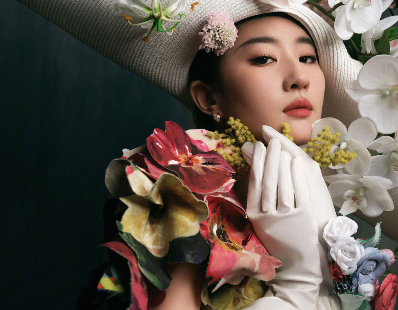 Liu Yi featured in Liu Yifei, March 2023