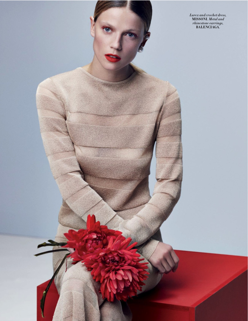 Masha Novoselova featured in La Vie En Rose, November 2015