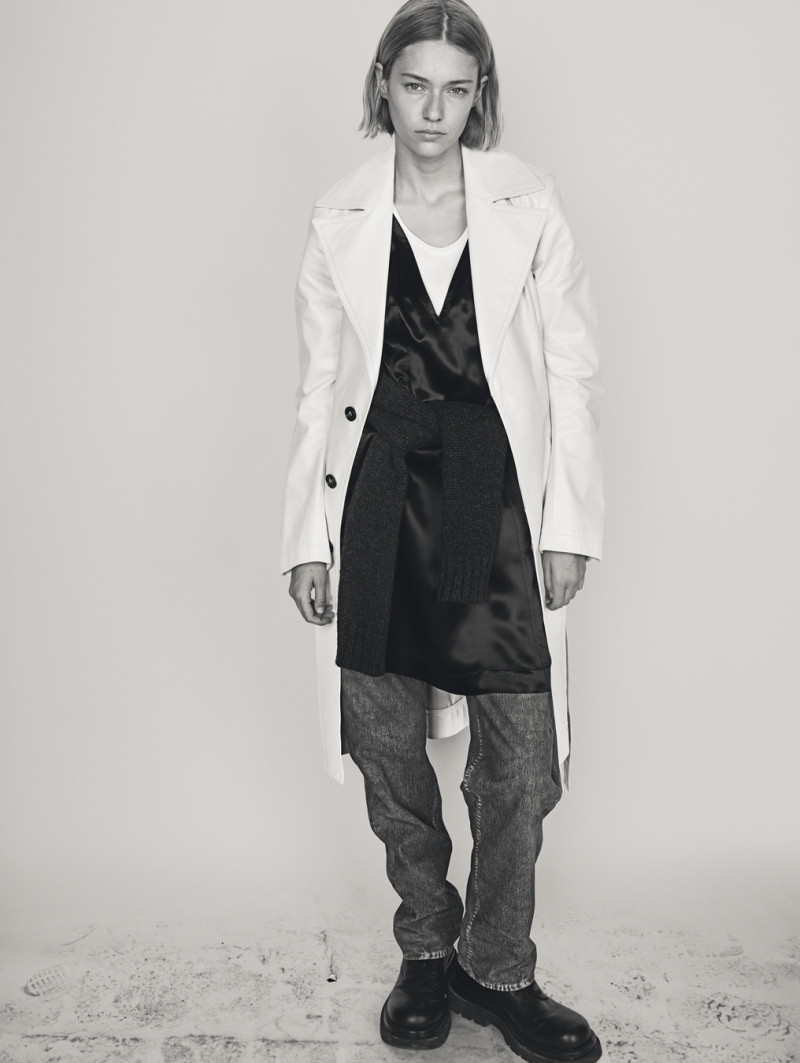 Stephanie Shiu featured in Bottega Veneta, September 2022
