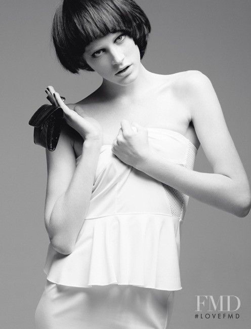 Quinta Witzel featured in Mode Allure Basique Clasique Moderne Blanc, March 2013