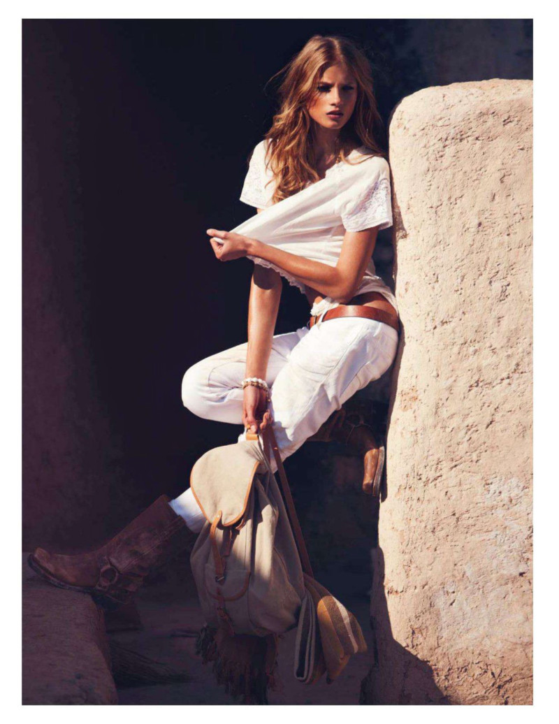 Anna Selezneva featured in Paradis Blanc, April 2012