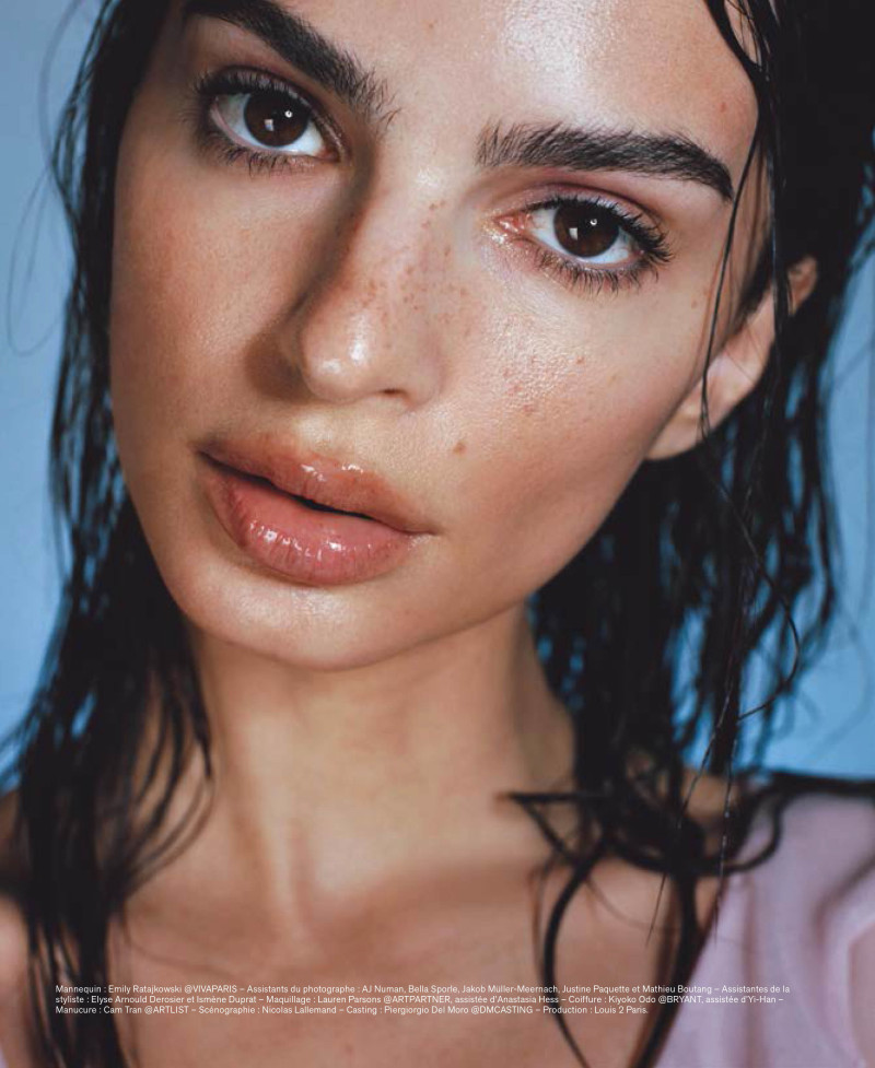 Emily Ratajkowski featured in Usage De Faux, October 2021