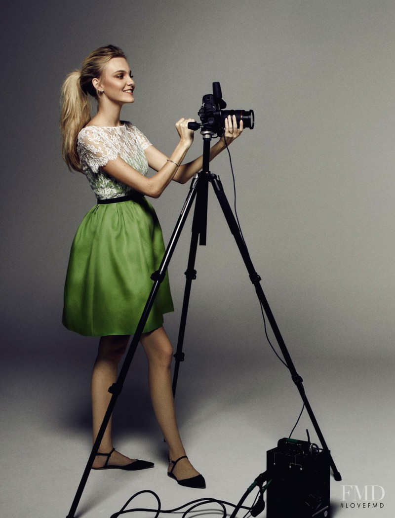 Caroline Trentini featured in Amo Muito, April 2013