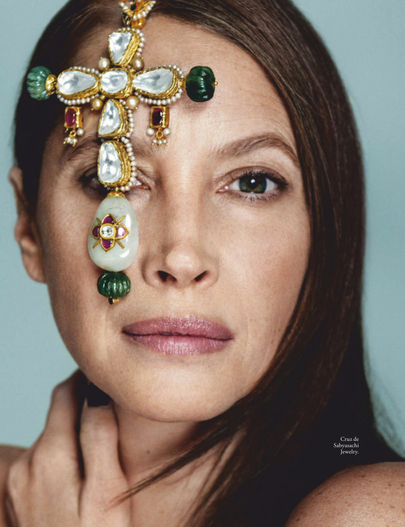 Christy Turlington featured in Ella suma, April 2020