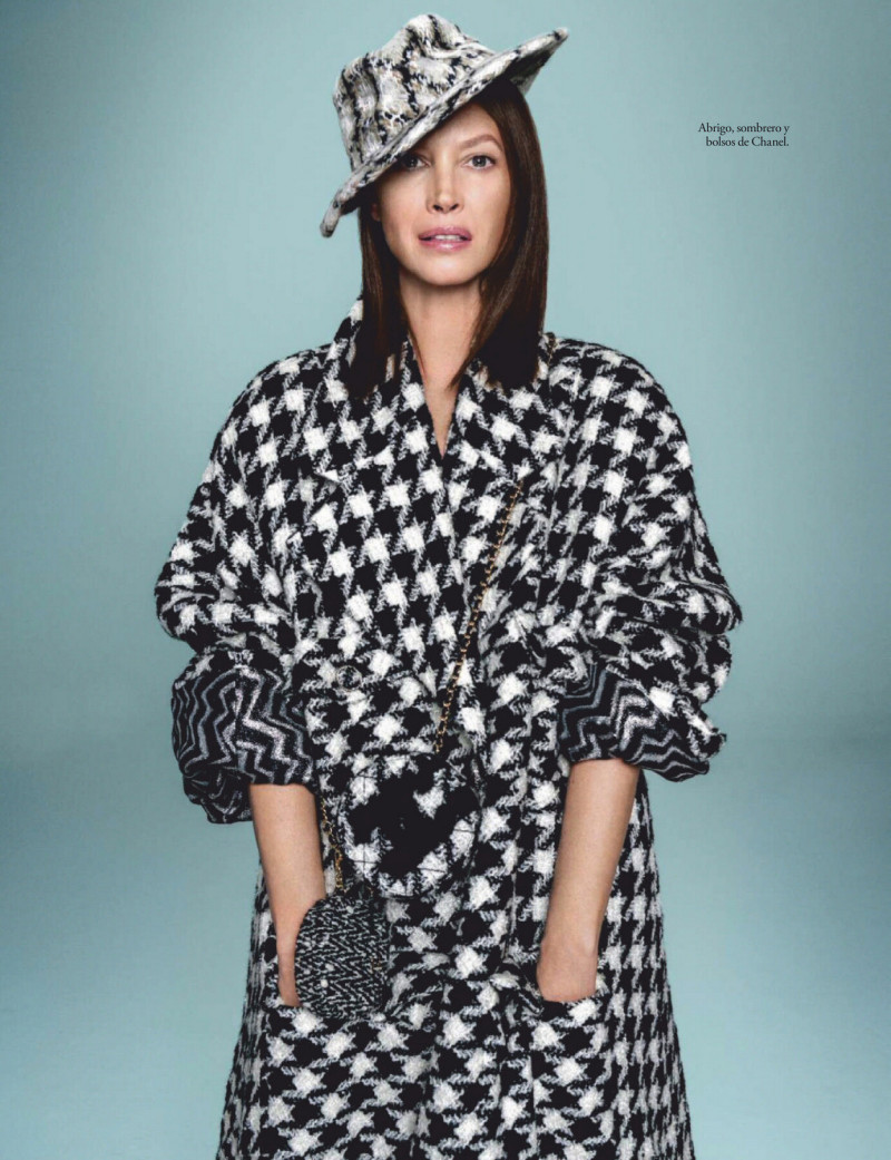 Christy Turlington featured in Ella suma, April 2020