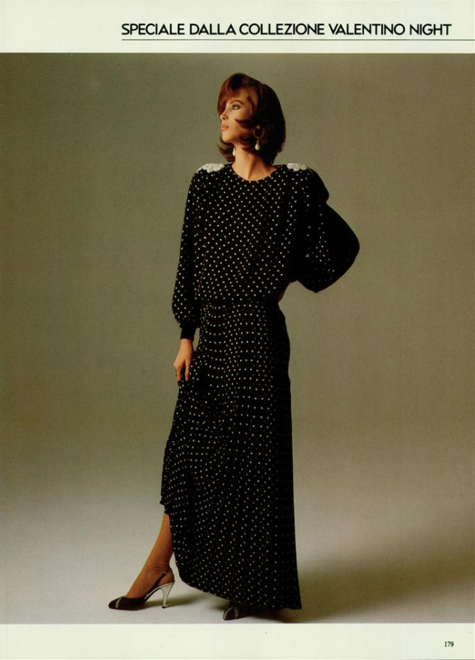 Christy Turlington featured in Lana e seta sotto il segno dei puntini, February 1986