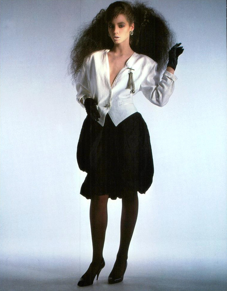 Christy Turlington featured in Giorno e sera in tailleur di invenzione pura, March 1986