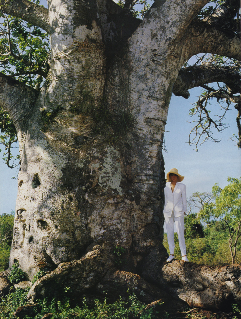 Christy Turlington featured in Tropical whites, May 1990