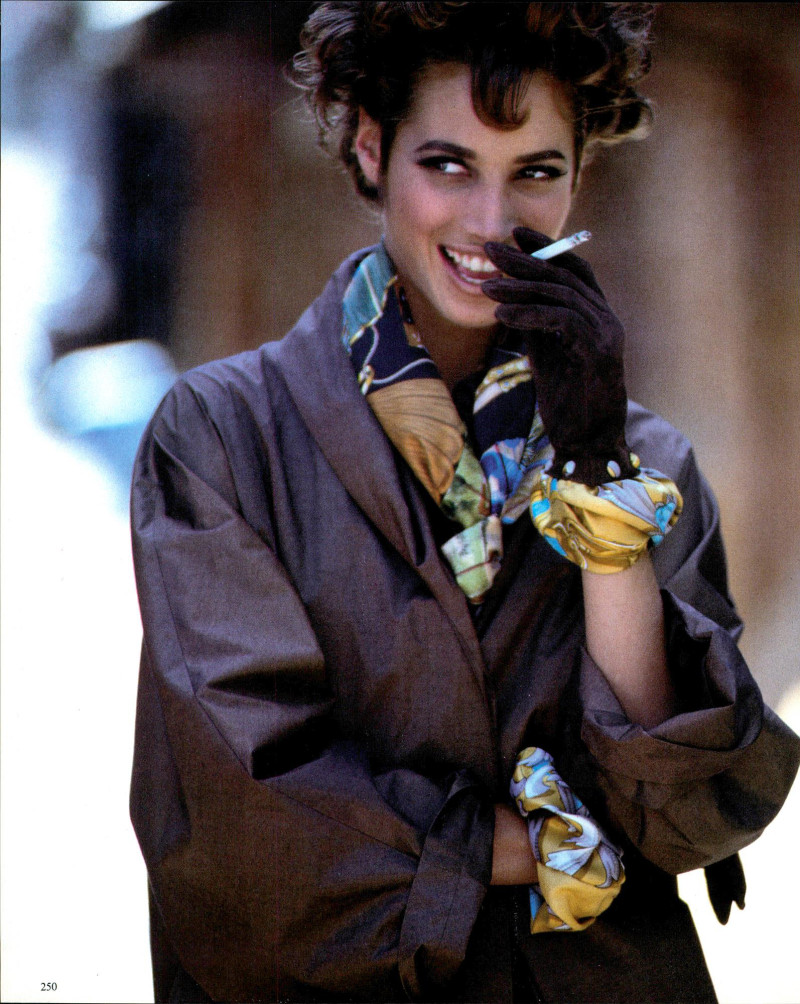 Christy Turlington featured in Trionfa la moda italiana in Giappone, November 1990