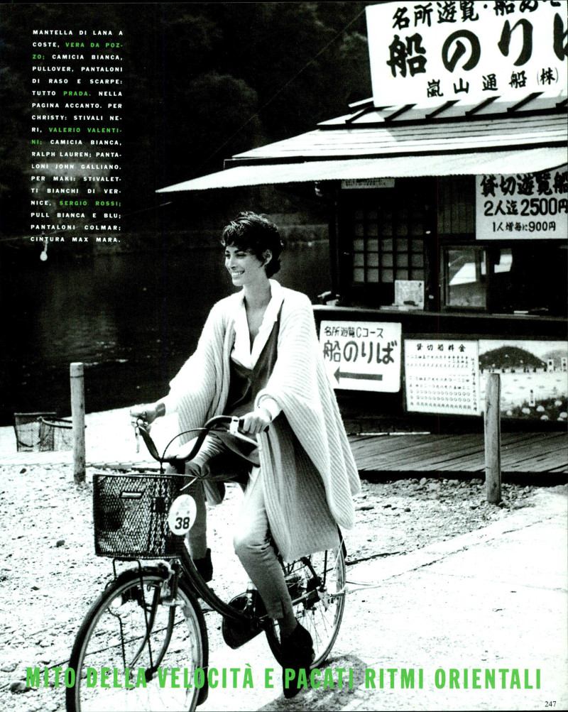 Christy Turlington featured in Trionfa la moda italiana in Giappone, November 1990