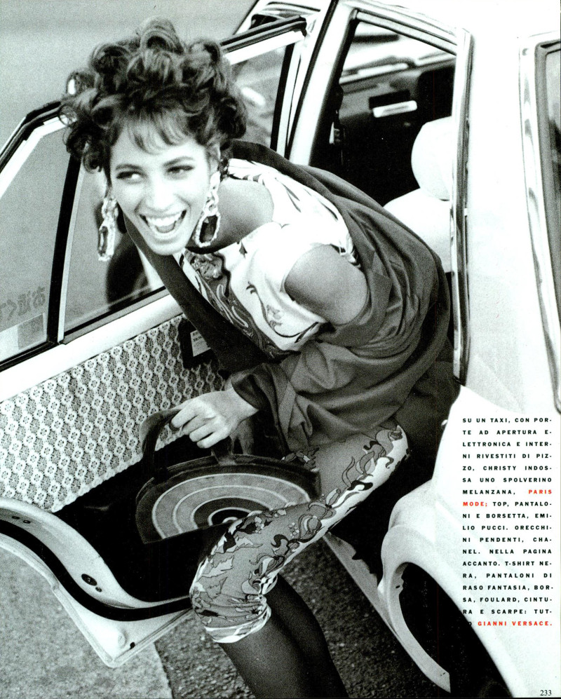 Christy Turlington featured in Trionfa la moda italiana in Giappone, November 1990