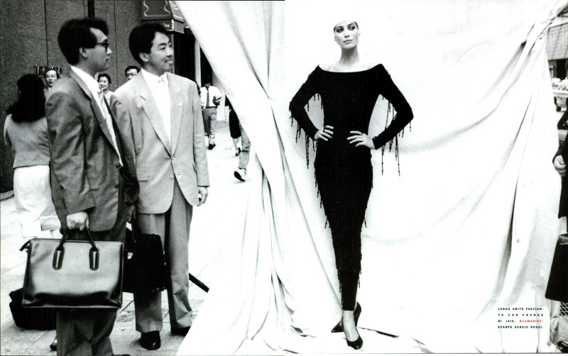 Christy Turlington featured in Trionfa la moda italiana in Giappone, November 1990