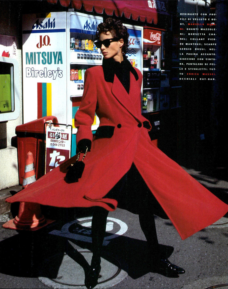 Christy Turlington featured in Trionfa la moda italiana in Giappone, November 1990