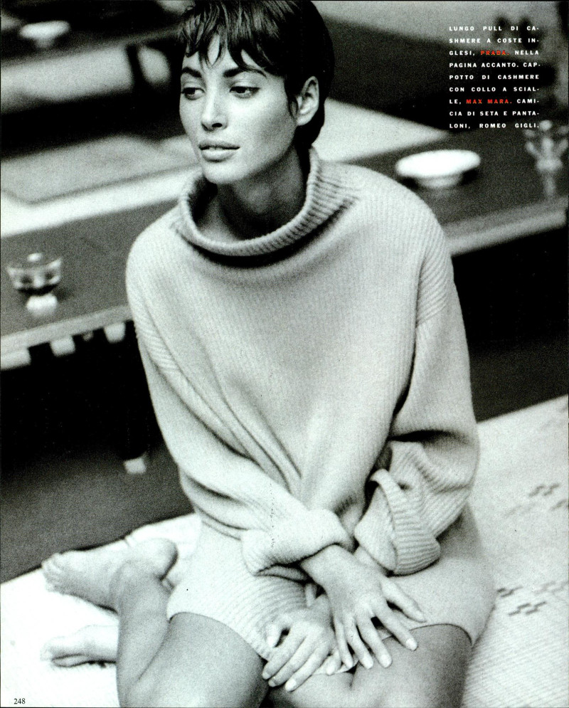 Christy Turlington featured in Trionfa la moda italiana in Giappone, November 1990