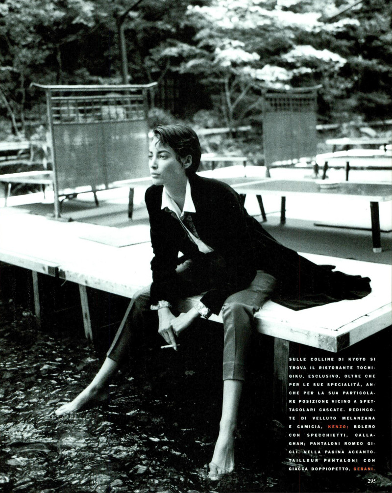 Christy Turlington featured in Trionfa la moda italiana in Giappone, November 1990