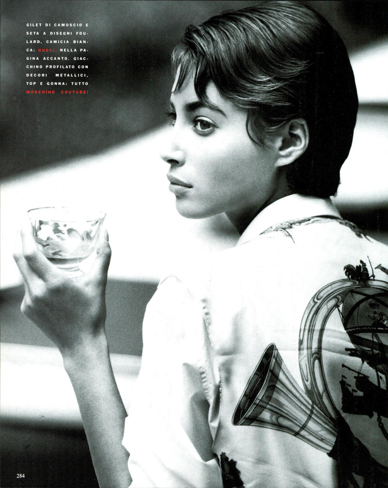 Christy Turlington featured in Trionfa la moda italiana in Giappone, November 1990