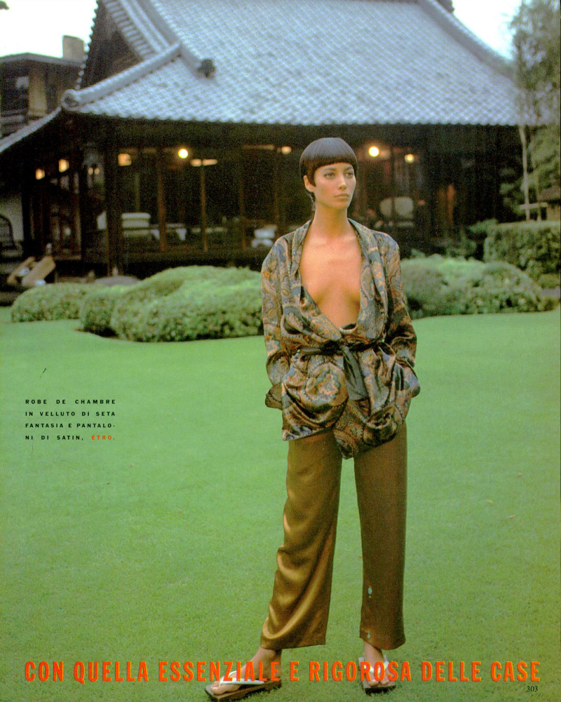 Christy Turlington featured in Trionfa la moda italiana in Giappone, November 1990