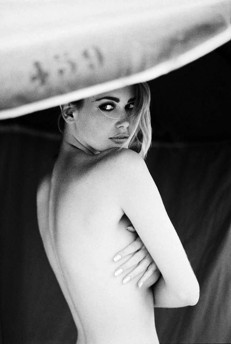 Claudia Schiffer featured in Omaggio a 007, September 1990