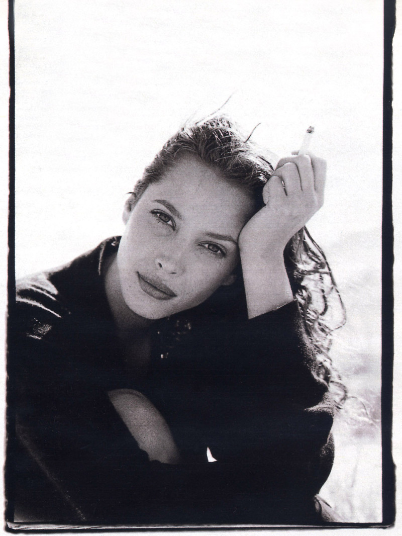 Christy Turlington featured in Fascino discreto di una top, September 1994