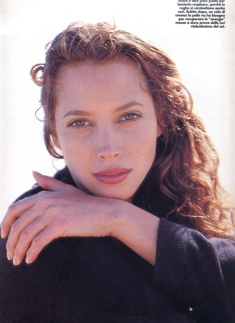 Christy Turlington featured in Fascino discreto di una top, September 1994