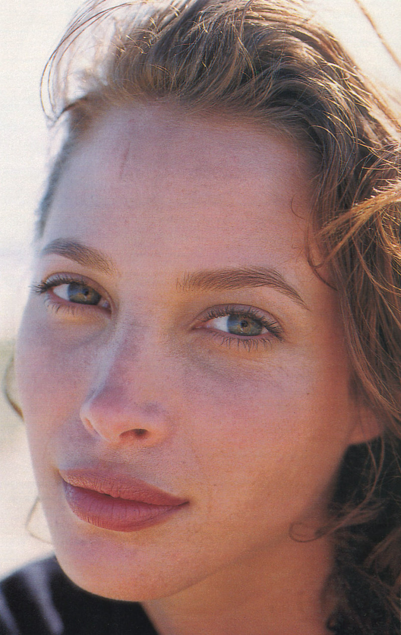 Christy Turlington featured in Fascino discreto di una top, September 1994