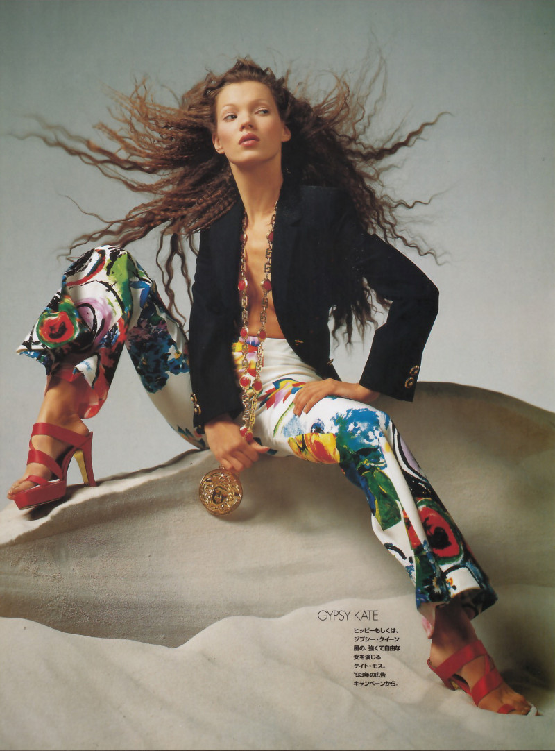 Kate Moss featured in The top show of Avedon and Versace, September 1995