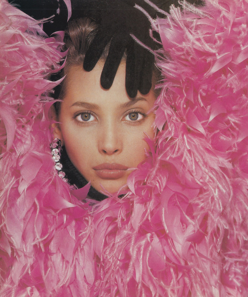 Christy Turlington featured in Apasionadamente Christy, January 1996