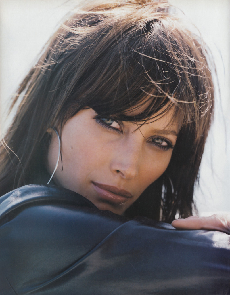 Christy Turlington featured in Velka rijnova revoluce, October 2000