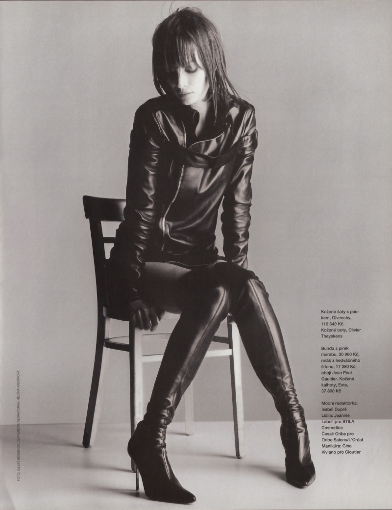 Christy Turlington featured in Velka rijnova revoluce, October 2000