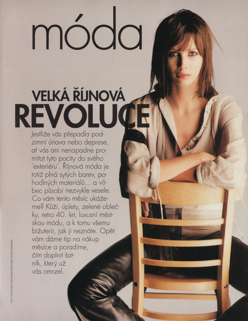 Christy Turlington featured in Velka rijnova revoluce, October 2000