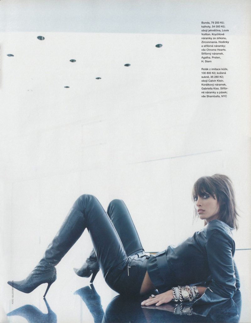 Christy Turlington featured in Velka rijnova revoluce, October 2000