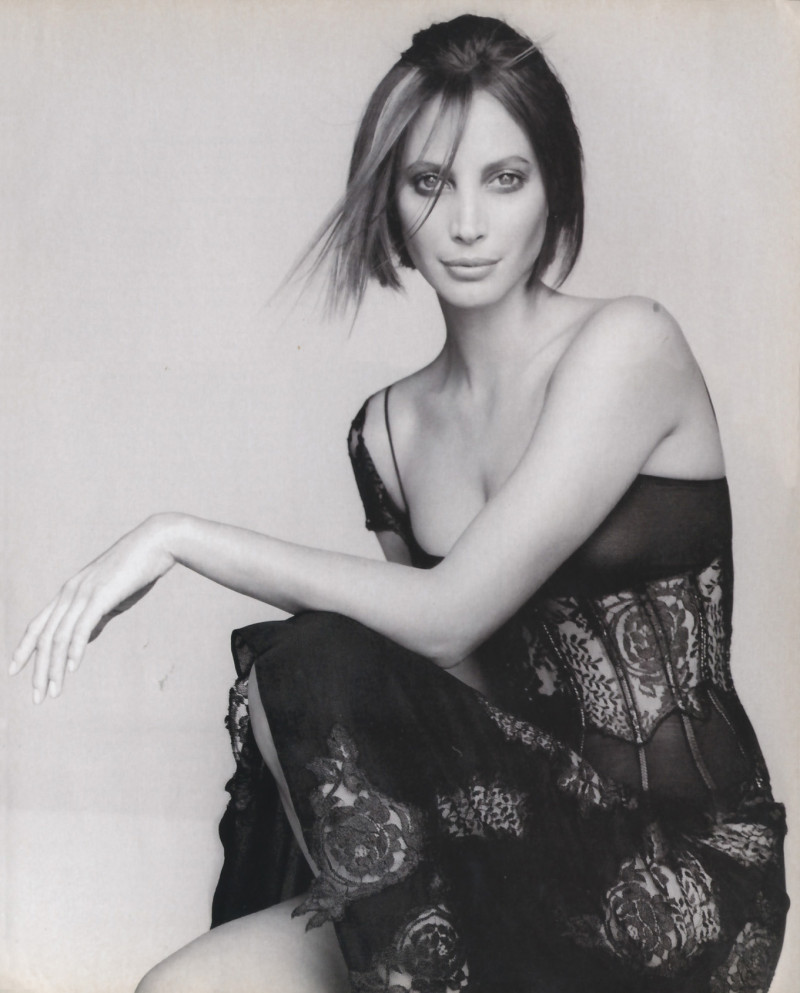 Christy Turlington featured in Dla kazdego kos, April 2002