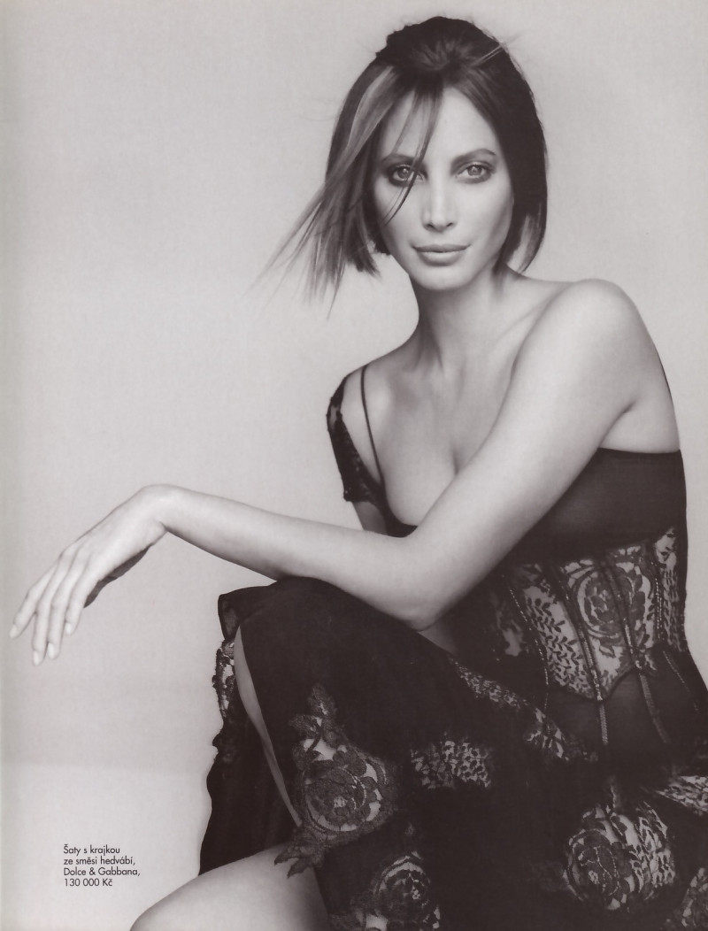 Christy Turlington featured in Romantika podle Christy Turlington, April 2002