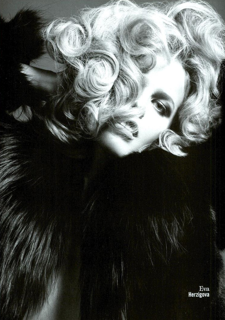 Eva Herzigova featured in The supermodels, July 2009