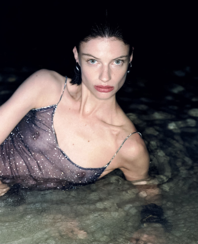 Mila van Eeten featured in Le Miroir De La Mer, June 2023