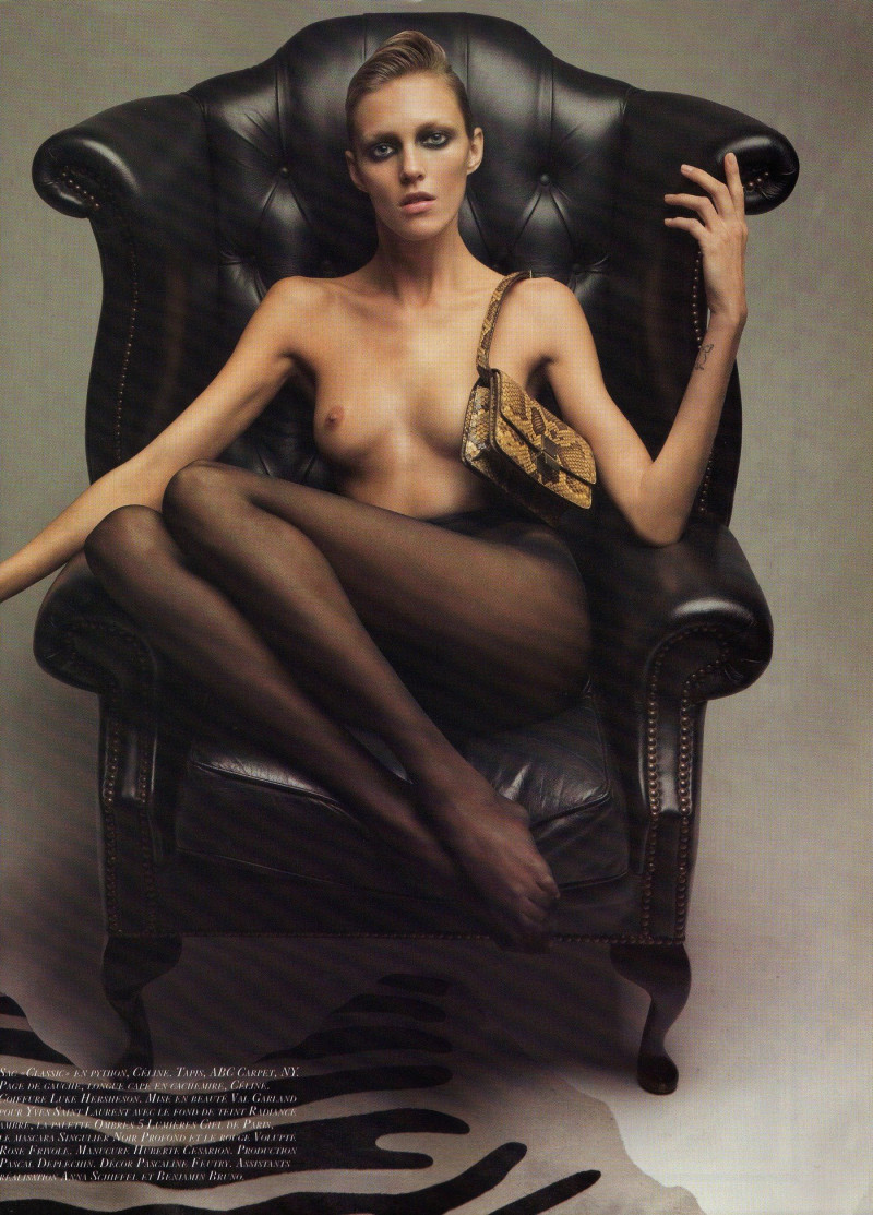 Anja Rubik featured in L\'art de la Philo, March 2010